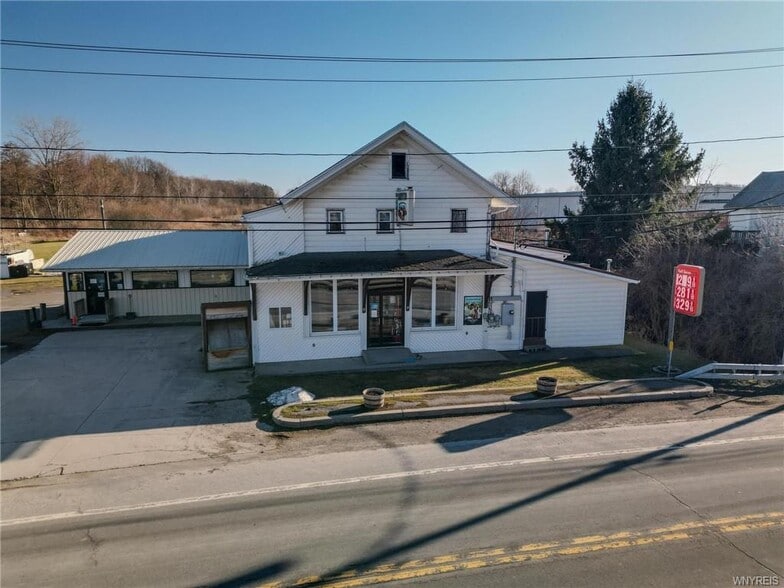 10204 Roosevelt Hwy, Lyndonville, NY for sale - Primary Photo - Image 1 of 34
