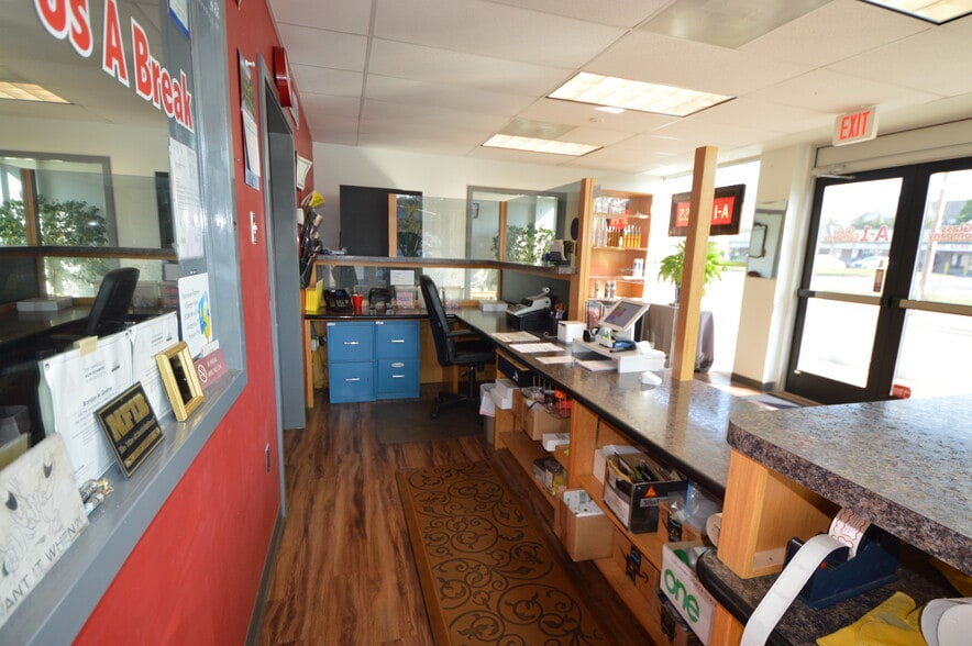 7278 Centreville Rd, Manassas, VA for sale - Interior Photo - Image 2 of 13