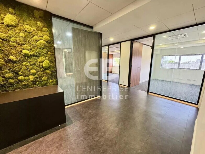 Office in Villeneuve-Loubet for lease - Interior Photo - Image 3 of 9