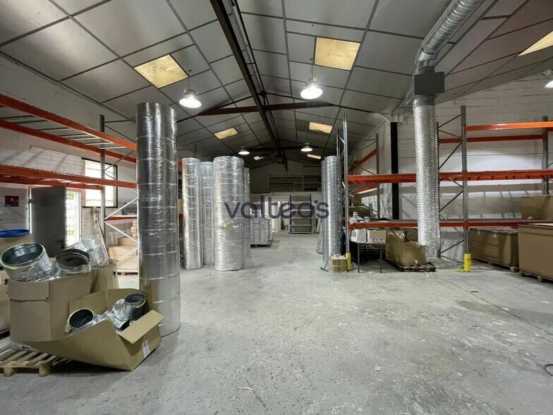 Office in Flourens for lease - Interior Photo - Image 2 of 10