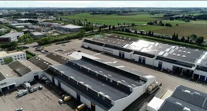 Flex in Nîmes for lease Building Photo- Image 1 of 5