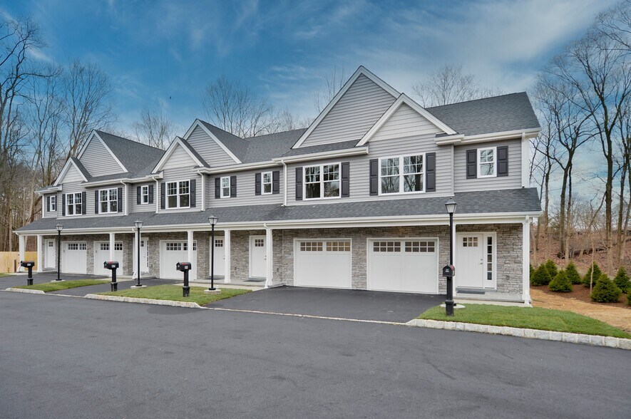 91 W Oakland Ave, Oakland, NJ 07436