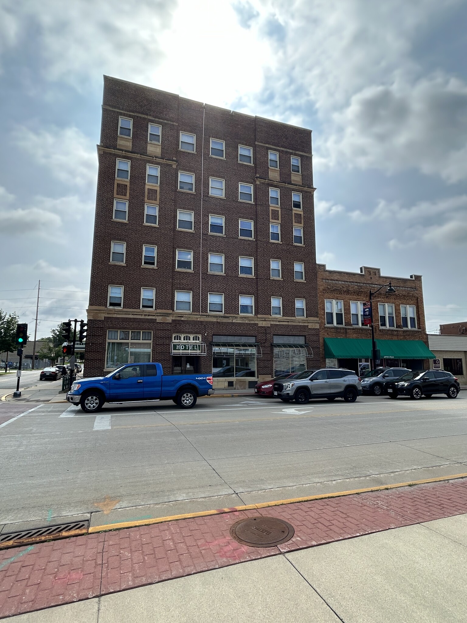 103 E Maple Ave, Beaver Dam, WI for sale Building Photo- Image 1 of 11