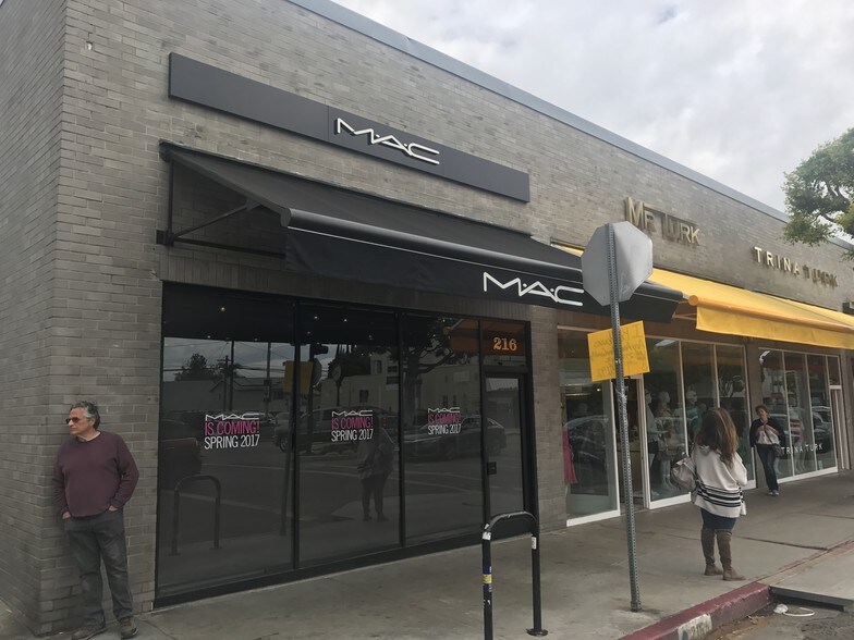 206 228 N Larchmont Blvd Los Angeles - 206 228 N Larchmont Blvd Los Angeles CA Building Photo 2 Large