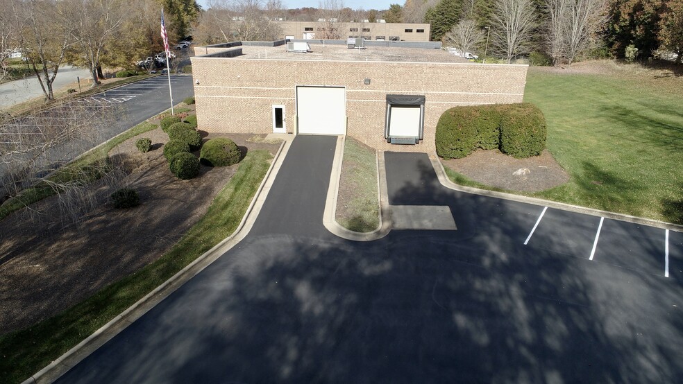 4120 Beechwood Dr, Greensboro, NC for lease - Building Photo - Image 3 of 16