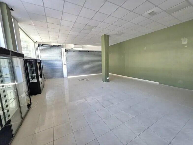 Retail in Nice for lease - Interior Photo - Image 2 of 8