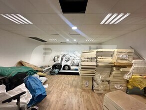 Retail in Marseille for lease Interior Photo- Image 1 of 4
