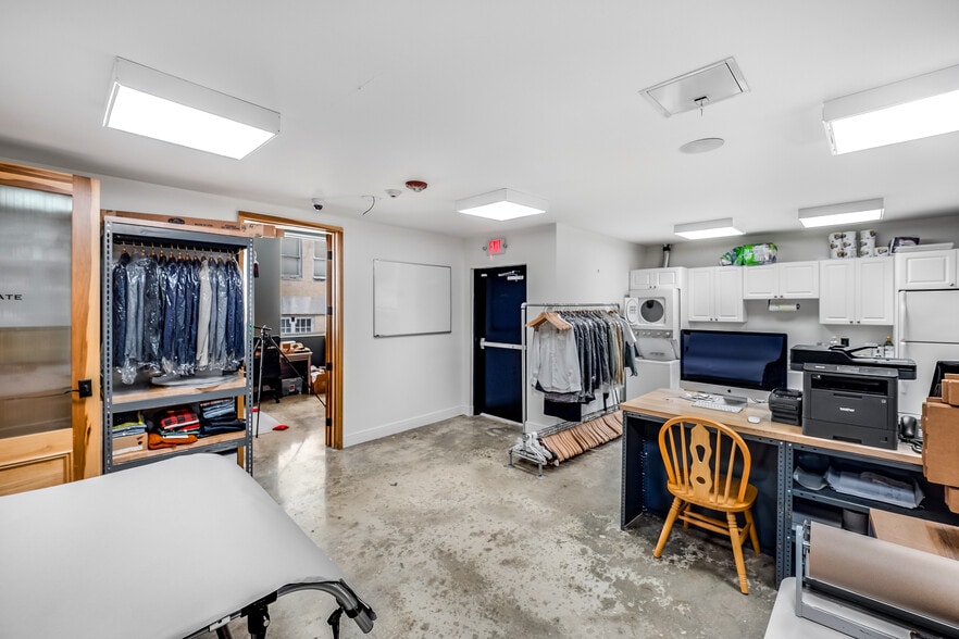 223 SE 1st St, Miami, FL for lease - Interior Photo - Image 2 of 11