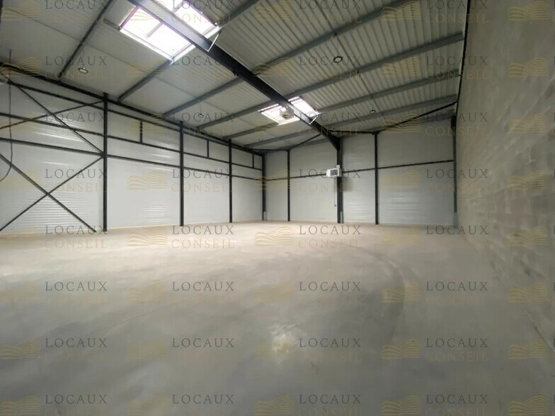 Flex in Argenteuil for lease - Interior Photo - Image 2 of 5