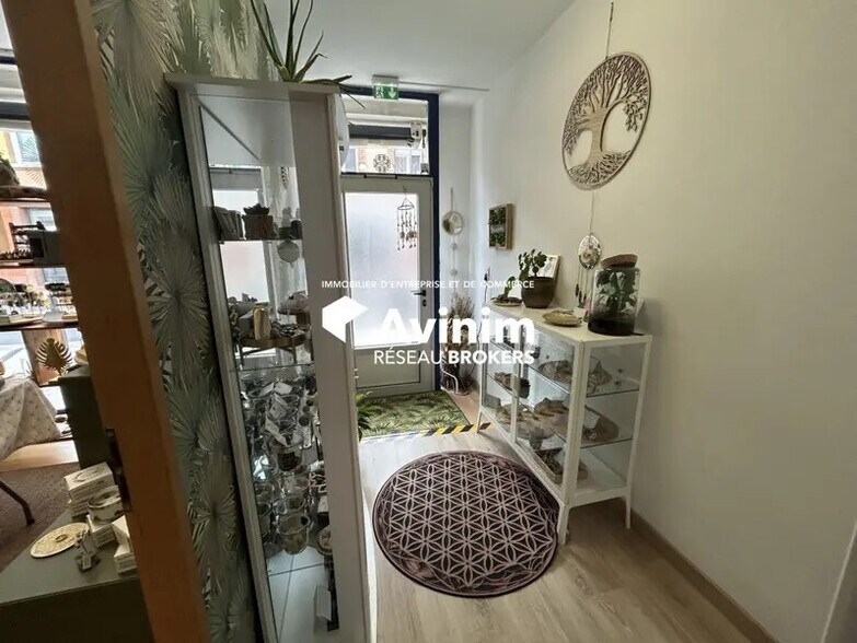 Retail in Colomiers for lease - Interior Photo - Image 2 of 4