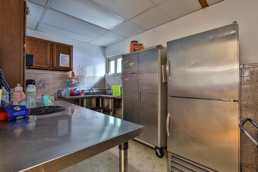 2651 Highland Ave, Cincinnati, OH for sale - Interior Photo - Image 3 of 34