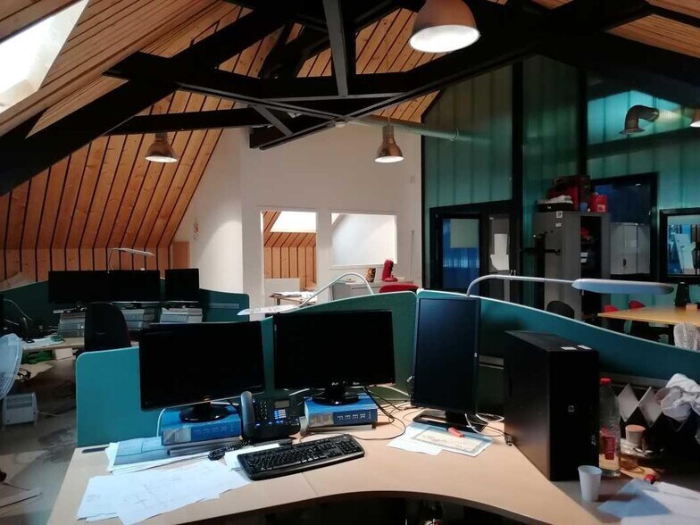 Office in Rouen for lease - Interior Photo - Image 3 of 6