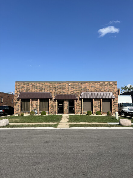 135 Joey Dr, Elk Grove Village, IL for sale - Building Photo - Image 1 of 1