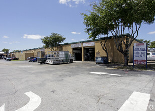 7200-7206 NW 25th St, Miami, FL for lease Building Photo- Image 2 of 10