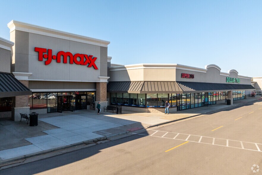 2130-2180 SW Wanamaker Rd, Topeka, KS for sale - Primary Photo - Image 1 of 1