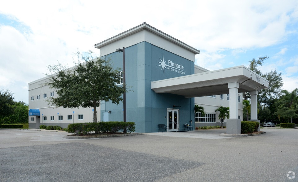 7005 Cortez Rd W, Bradenton, FL for lease - Primary Photo - Image 1 of 3