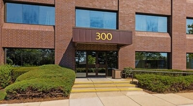 290-300 S County Farm Rd, Wheaton, IL for lease Building Photo- Image 1 of 2
