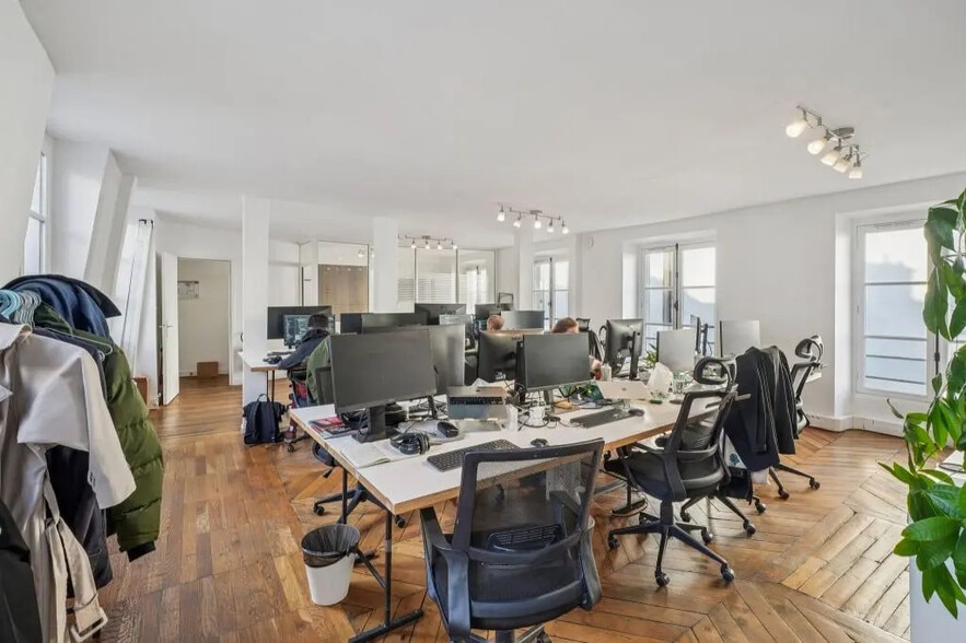 52 Rue De La Chaussee D'Antin, Paris for lease - Interior Photo - Image 2 of 9