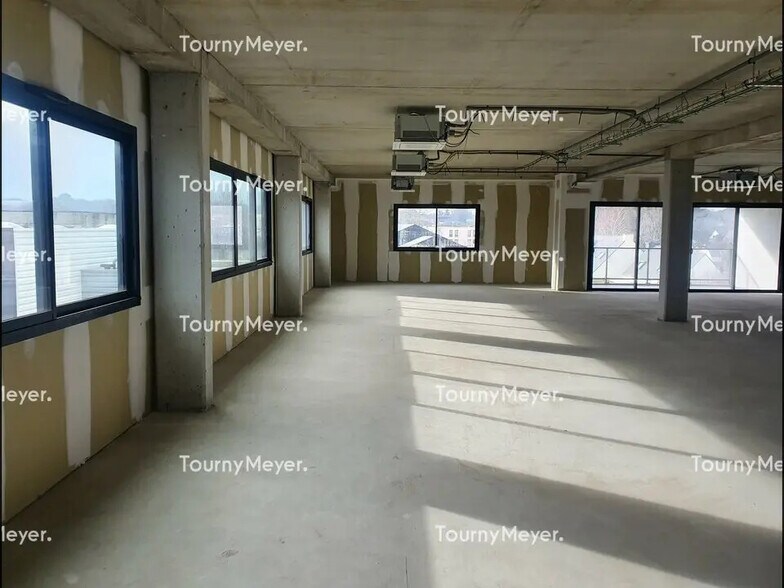 Office in Larmor-Plage for lease - Interior Photo - Image 2 of 4