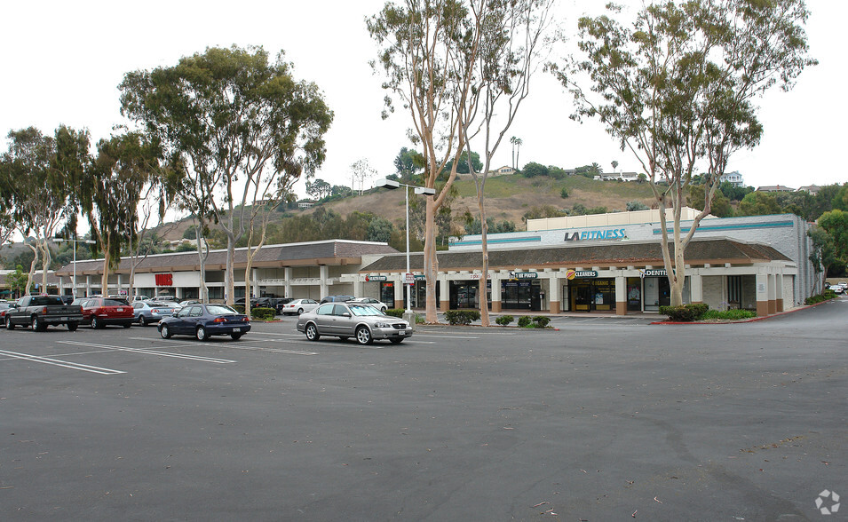 30202-30272 Crown Valley Pky, Laguna Niguel, CA for lease - Building Photo - Image 2 of 7