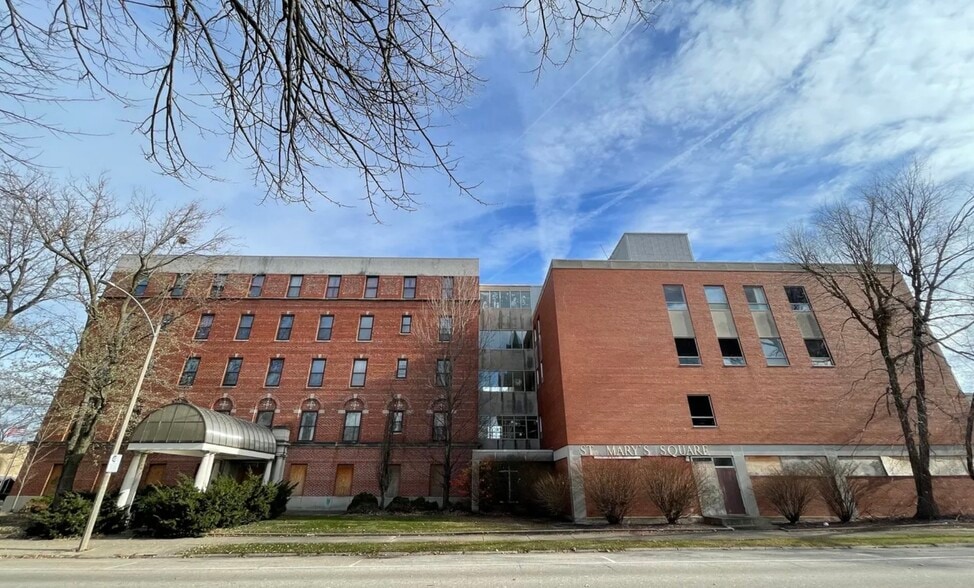 239 S Cherry St, Galesburg, IL for sale - Building Photo - Image 1 of 16