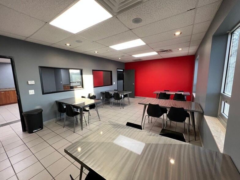 Dispensary/Processing/Industrial space, Warren, MI for lease - Building Photo - Image 3 of 10