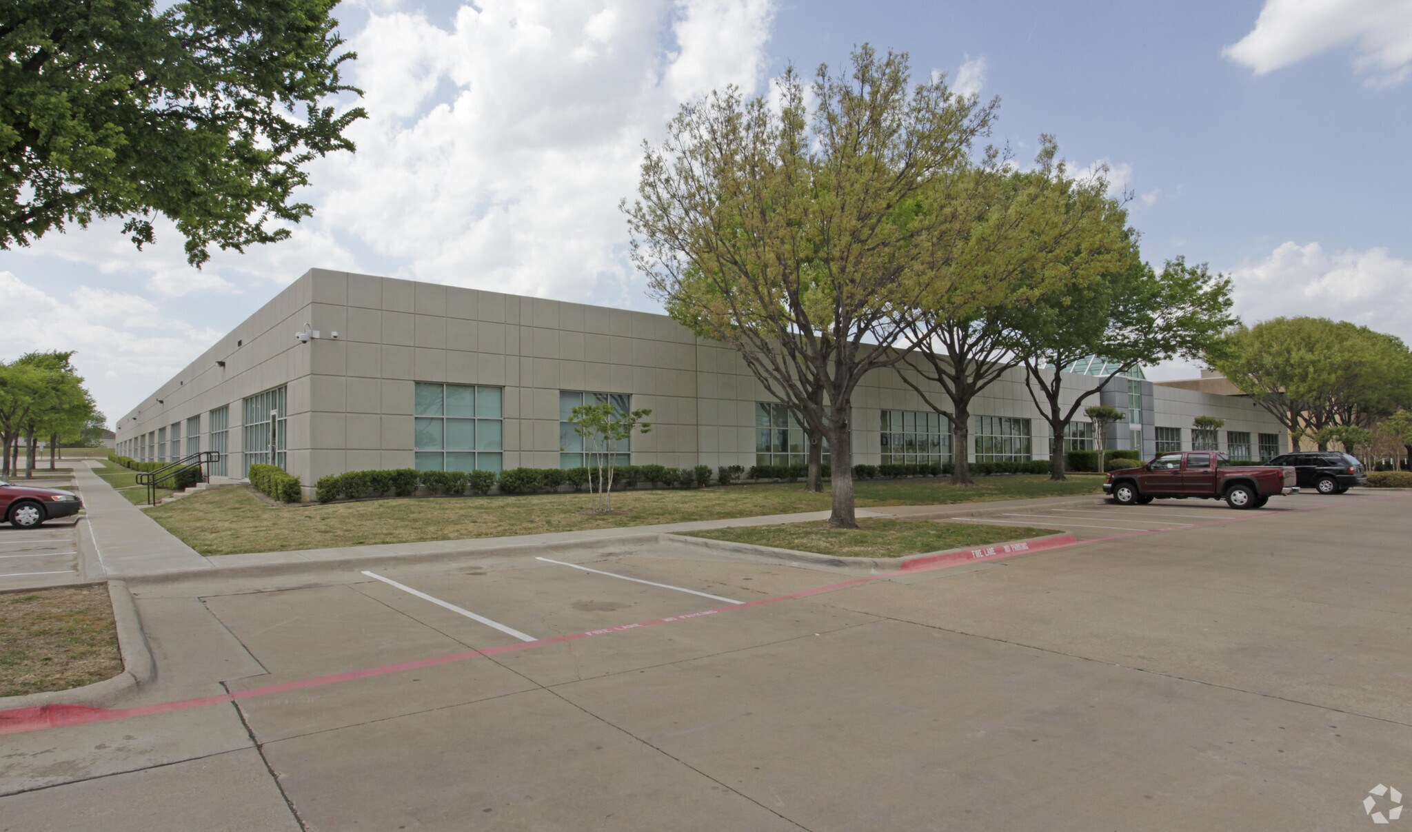 300 E Loop 820, Fort Worth, TX for sale Primary Photo- Image 1 of 1