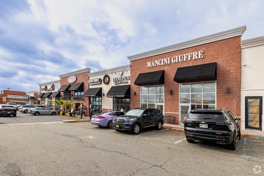 86-96 Page Ave, Staten Island, NY for lease - Building Photo - Image 2 of 4