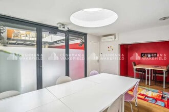 Office in Paris for lease Interior Photo- Image 2 of 14