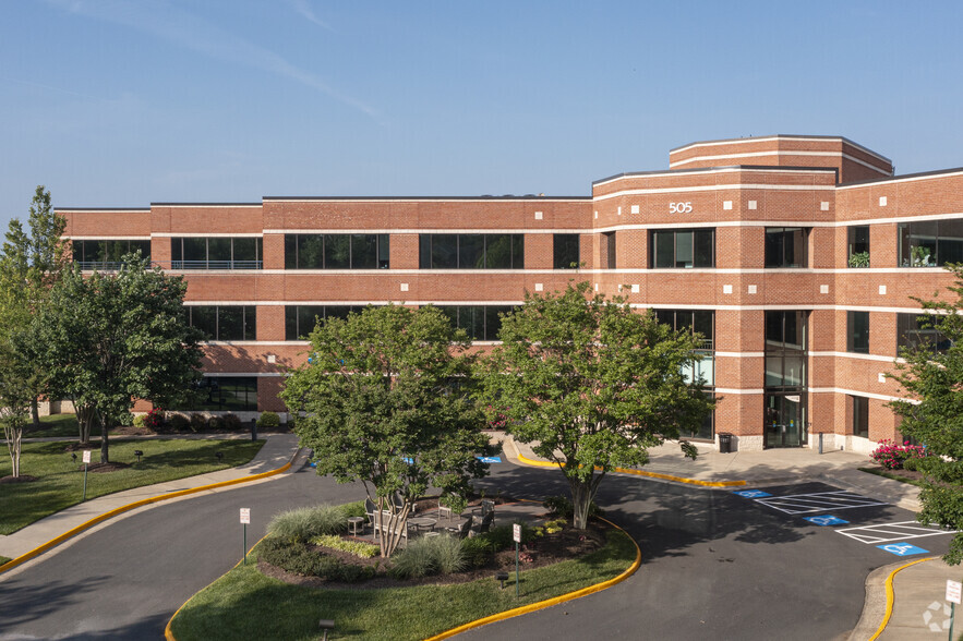 505 Huntmar Park Dr, Herndon, VA for lease - Building Photo - Image 3 of 17