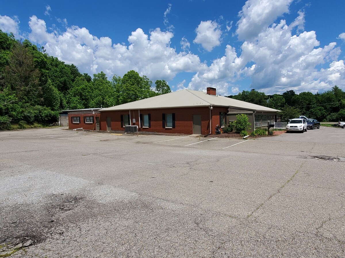 1301 Colegate Dr, Marietta, OH 45750