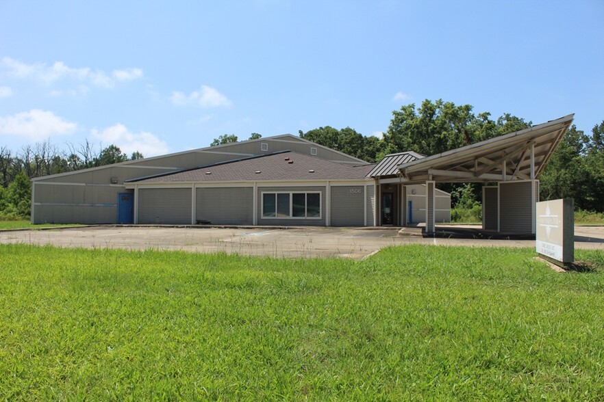 1506 E Lincoln Rd, Idabel, OK for sale - Building Photo - Image 1 of 16