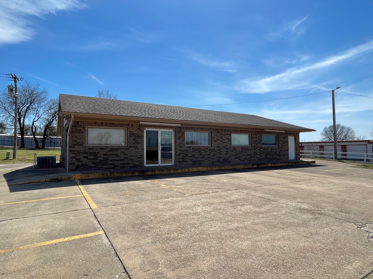 1506 W Chickasaw Ave, Sallisaw, OK 74955