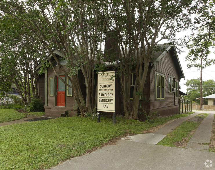 2211 Lake Austin Blvd, Austin, TX for sale - Primary Photo - Image 1 of 3