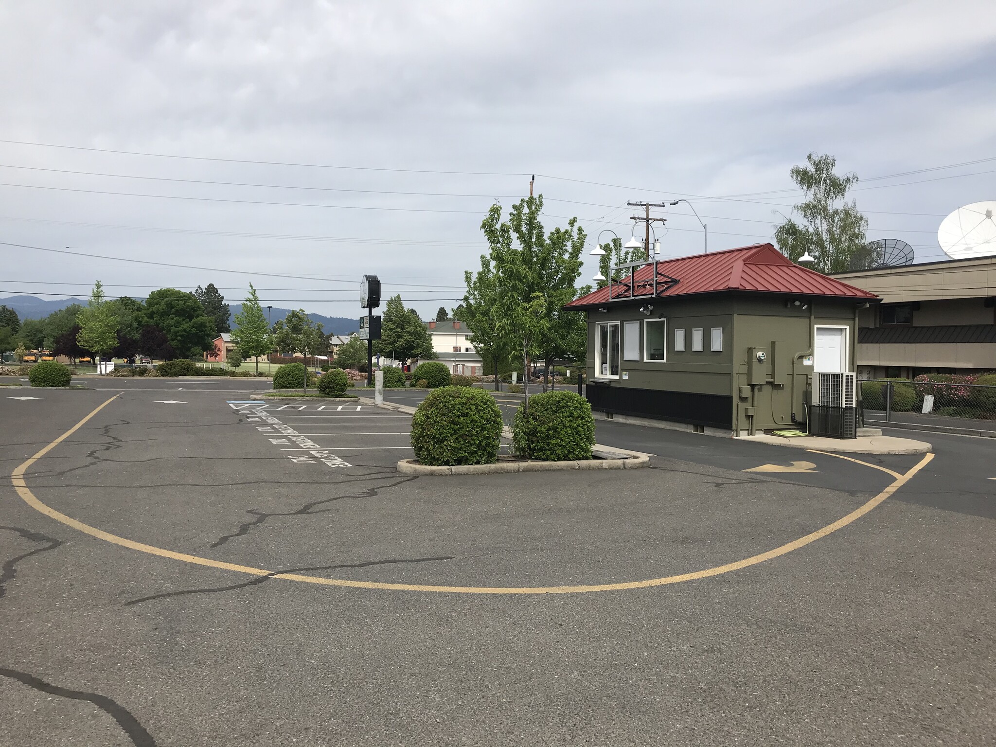 750 Crater Lake Ave, Medford, OR for sale Primary Photo- Image 1 of 1