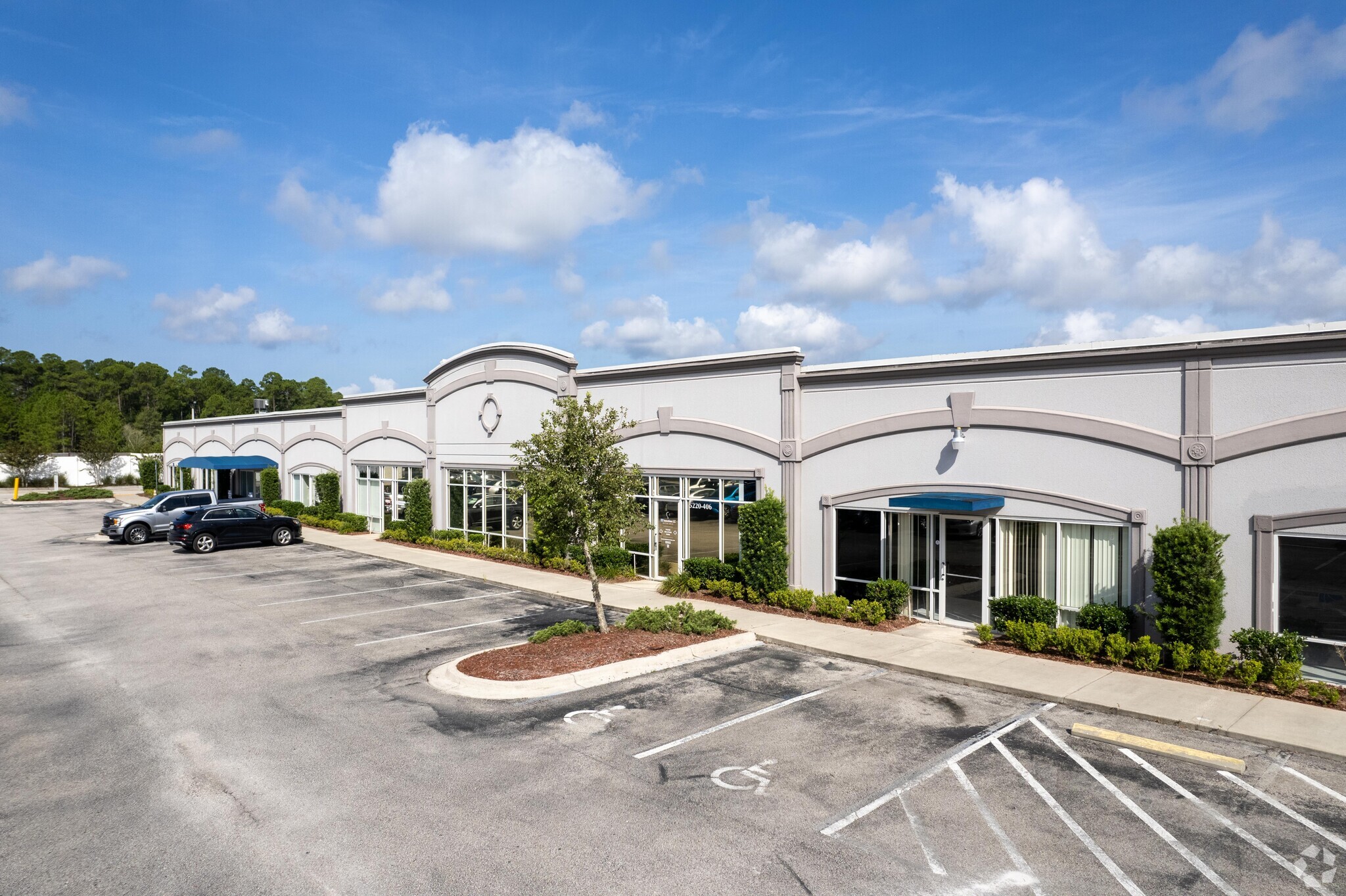 5220 Shad Rd, Jacksonville, FL for lease Building Photo- Image 1 of 6