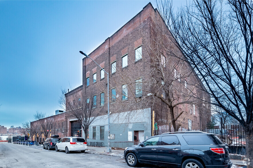 289 Kent Ave, Brooklyn, NY for lease - Building Photo - Image 1 of 5