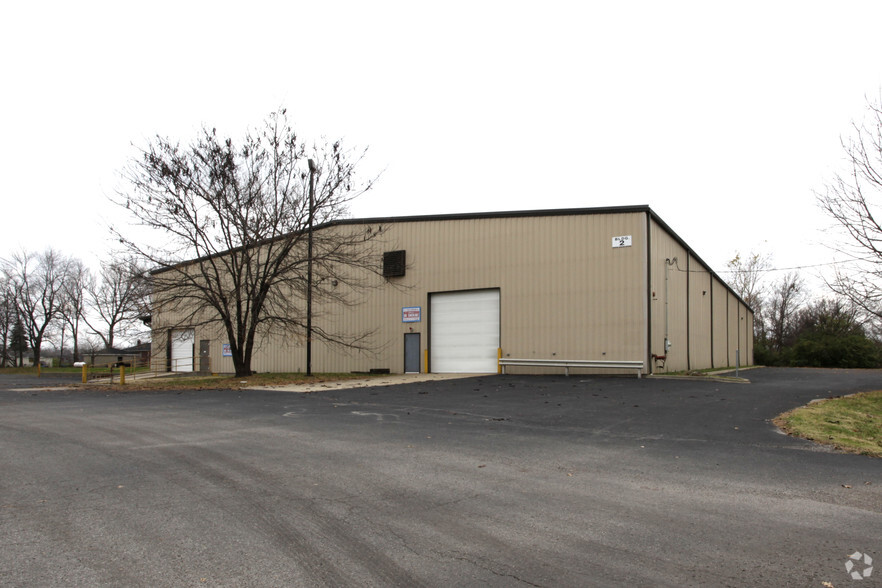 4111 Champions Trace Ln, Louisville, KY for lease - Building Photo - Image 2 of 2