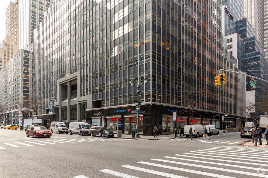 750 Third Ave, New York, NY for lease - Building Photo - Image 3 of 6