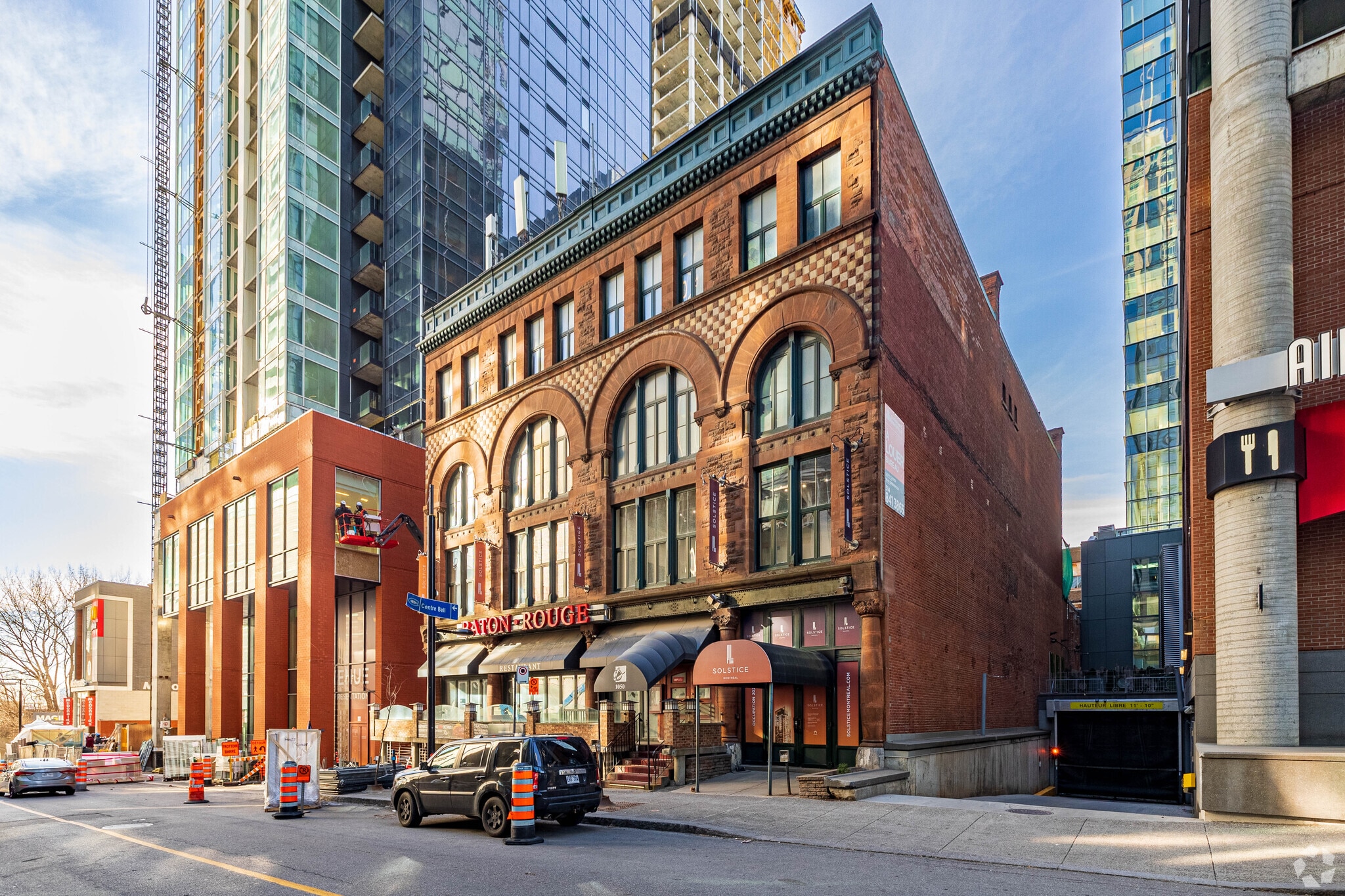 1050 Rue De La Montagne, Montréal, QC for sale Primary Photo- Image 1 of 1