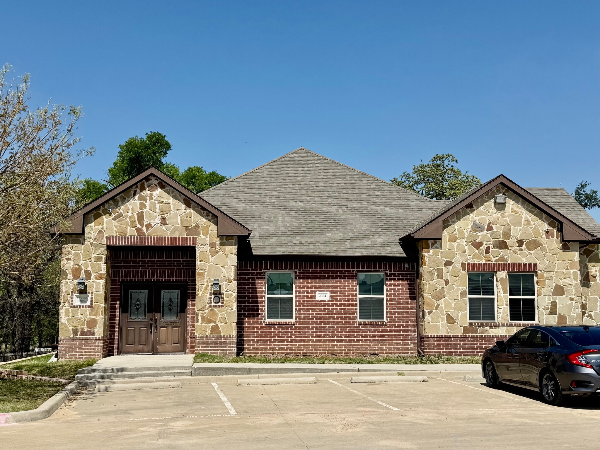 2366-2372 S Uecker Ln, Lewisville, TX for lease Building Photo- Image 1 of 9