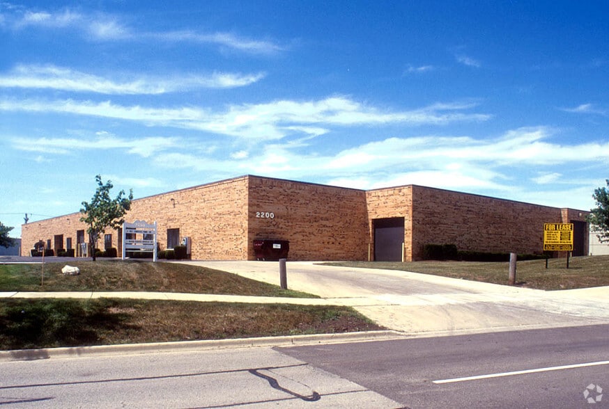 2200 S Park Ave, Streamwood, IL for lease - Building Photo - Image 3 of 5