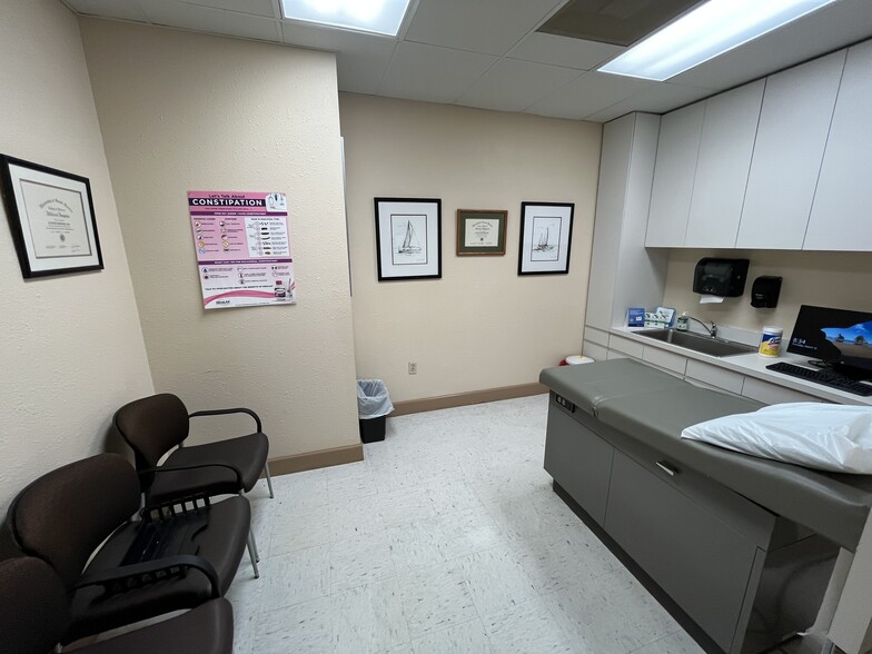 4224 N Tampania Ave, Tampa, FL for sale - Interior Photo - Image 3 of 11