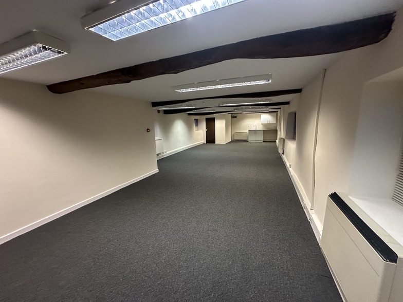 Redhills Ln, Penrith for lease - Interior Photo - Image 3 of 11