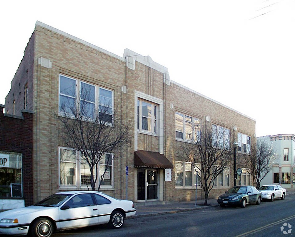 34 N Gore Ave, ster Groves, MO 63119