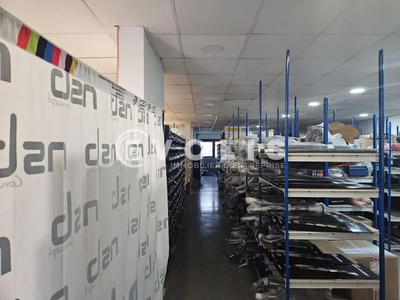 Flex in Les Ulis for lease - Interior Photo - Image 2 of 11