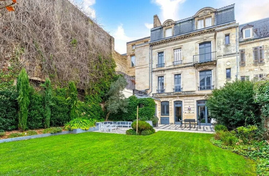 Office in Paris for lease - Building Photo - Image 3 of 5