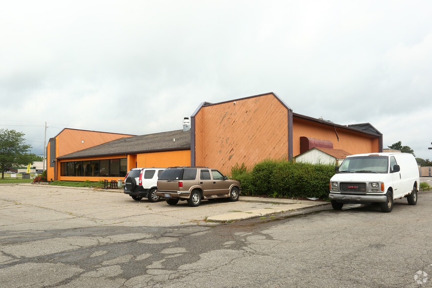 3393 S Linden Rd, Flint, MI for sale - Building Photo - Image 2 of 3