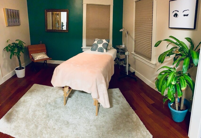 5520 SE Milwaukie Ave, Portland, OR for lease - Building Photo - Image 2 of 5