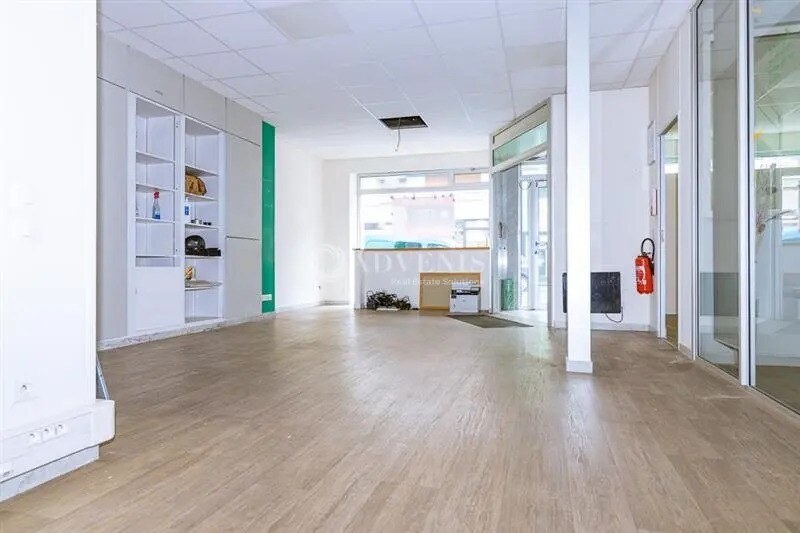 Retail in Périgueux for lease - Interior Photo - Image 3 of 3